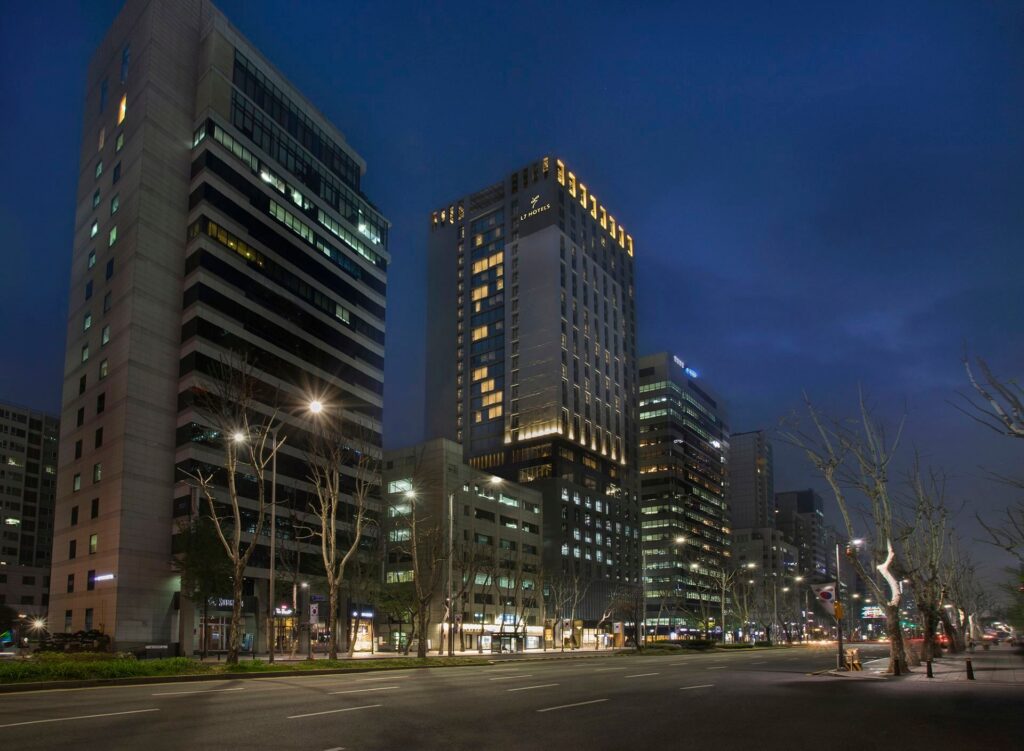 L7 강남 바이 롯데호텔 외관 야경